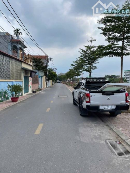 BÁN ĐẤT TRÂU QUỲ - PORCHER ĐỖ CỬA - NGÕ RỘNG ĐẸP THÔNG - DÂN CƯ VĂN MINH - 76m2 - HƠN 4tỷ - 2