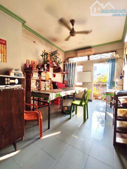 Mặt tiền Lý Thường Kiệt P.4 GV - 3 tầng 58m2 - Nở hậu chữ L - 2