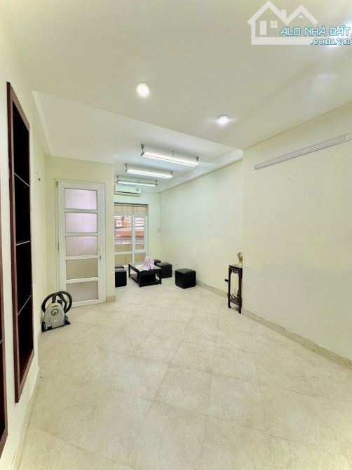 Nguyễn Thái Học, Oto vào cửa, 3 bước ra phố, 5 tầng. 41m2, MT 4.4m. Chỉ 15.7 tỷ! - 2