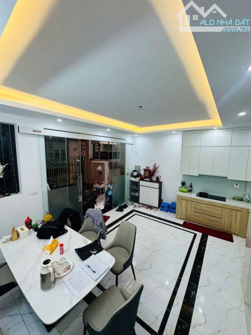 NGÃ TƯ TRƯƠNG ĐỊNH – 34M² – MT 5.5M – 5 TẦNG- THANG MÁY – NỘI THẤT  – CHỈ 8 Tỷ. - 2