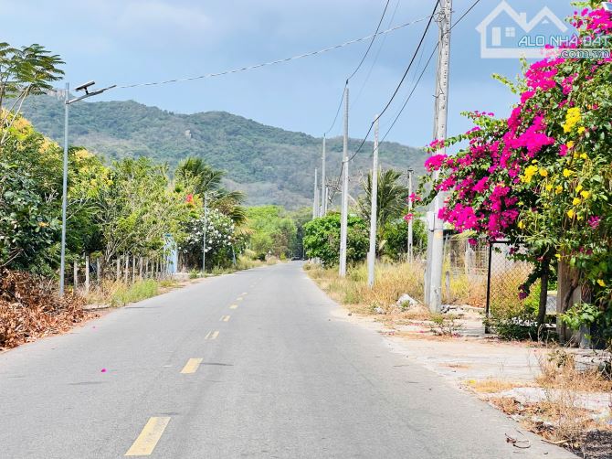 1800m2(20x90) Cách biển 3km View núi Minh đạm giá 3,2tr/m2 - 2