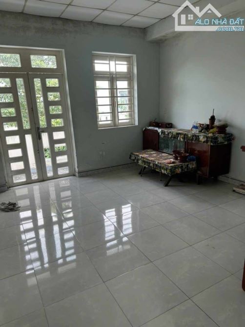 Bán nhà 3 Lầu 1 Trệt 100m2 Dĩ An,đường nhựa vài ô tô thông thoáng,gần chợ đêm - 2