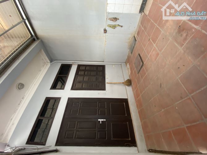 BÁN NHÀ 3 TẦNG DÂN XÂY THƯỢNG THANH - LONG BIÊN - HÀNG XÓM KHU HIMLAM - GẦN Ô TÔ - 2