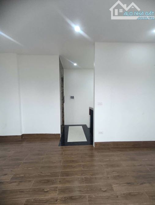 Bán nhà sát phố, lô góc 3 thoáng, xây mới, thang máy, ở sướng, vửa ở lại đầu tư tốt - 2