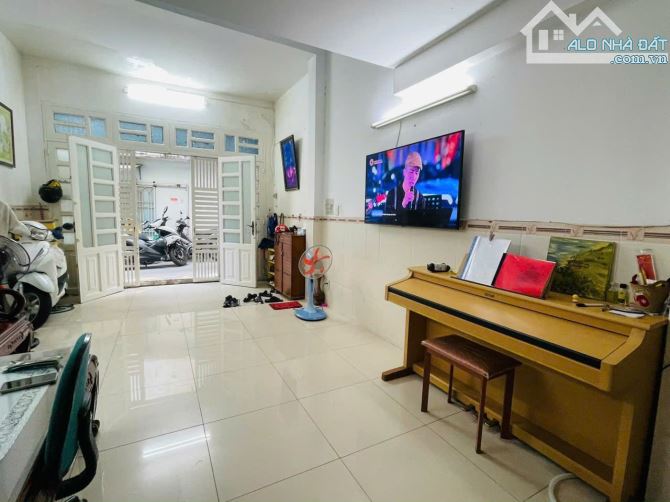 Ngay Công viên Gia Định - 44m2 - 4 tầng - 5.8 tỷ - Giáp Phú Nhuận - dòng tiền 20tr/tháng - 2