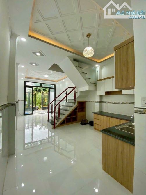 BÁN NHÀ 1 TRỆT 1 LẦU - SỔ RIÊNG, HẺM XE HƠI - CÁCH NHÀ BÈ CHỈ 5P 👉GIÁ 2.4 TỶ - 2