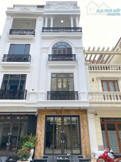 Mrs Tâm Bán nhà 5 tầng thang máy ĐẸP TĐC Xi măng Sở Dầu, Hồng Bàng, Hải Phòng. 50m2- 5,9 t - 3