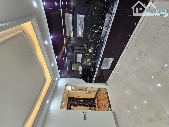 Bán nhà Chùa Láng, DT 55m2 x 7T, oto tránh, kinh doanh, thang máy, ở sướng, giá 23 tỷ 2 - 3