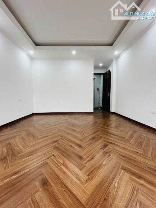 Bán nhà mới tinh Phố Tây Sơn - 6 tầng thang máy - Cách phố 15m - Hàng hiếm - 3