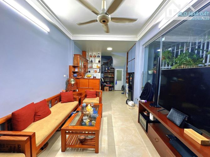 BÁN NHÀ HOÀNG HOA THÁM BA ĐÌNH DT: 45m2- 5tầng- Giá: 6.9tỷ 3 thoáng lô góc. - 3