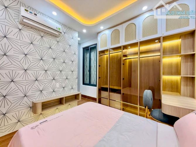 XÁCH VALI VÀO Ở NGAY, NHÀ HẺM XE HƠI NHÀ 4 TẦNG 4 PN 5WC - 3