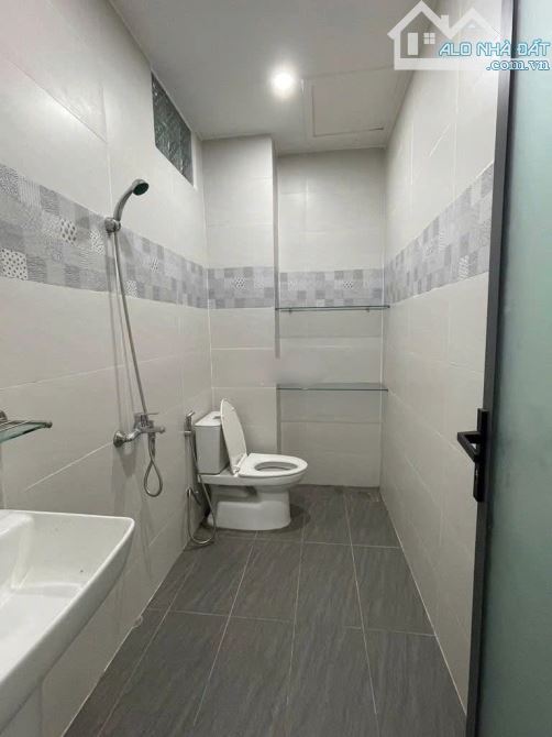 Cho thuê nhà 3 tầng mặt tiền đường Nguyễn Hữu Thọ. - 3