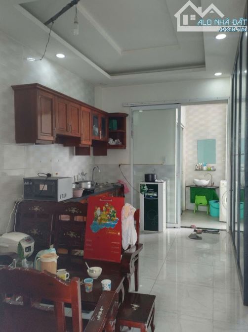 Bán nhà 4 Tầng Trung Chánh, ngang khủng 6,2 m, Đường 5 m Xe hơi ngủ trong nhà. - 3