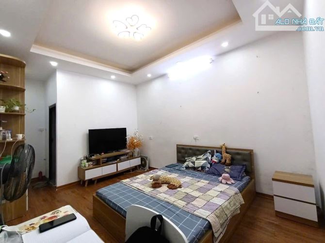 Phải thật nhanh - Trần Khát Chân - 34M - Trước nhà rộng thoáng - Ở ngay - Nhỉnh 5 đồng. - 3