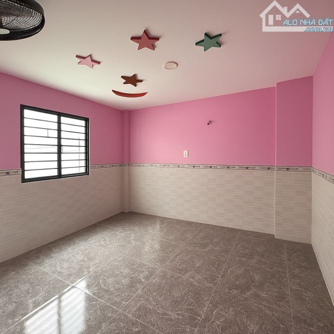 NHÀ 2 LẦU HẺM XE HƠI - VỊ TRÍ TRUNG TÂM - DIỆN TÍCH RỘNG - NHỈNH 5 TỶ - 3