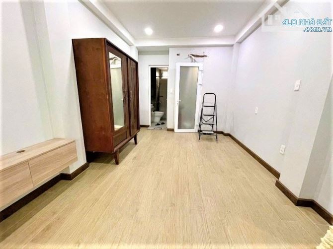 9 TỶ HƠN - NHÀ MỚI 4 TẦNG QUẬN 1 - SÁT MẶT TIỀN NGUYỄN TRÃI - XE HƠI ĐỖ CỬA - 3PN SIÊU ĐẸP - 3