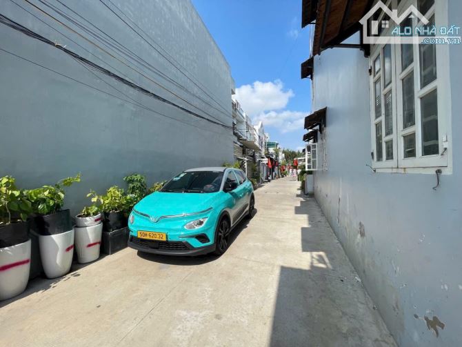 BÁN NHÀ 1 TRỆT 1 LẦU - SỔ RIÊNG, HẺM XE HƠI - CÁCH NHÀ BÈ CHỈ 5P 👉GIÁ 2.4 TỶ - 3