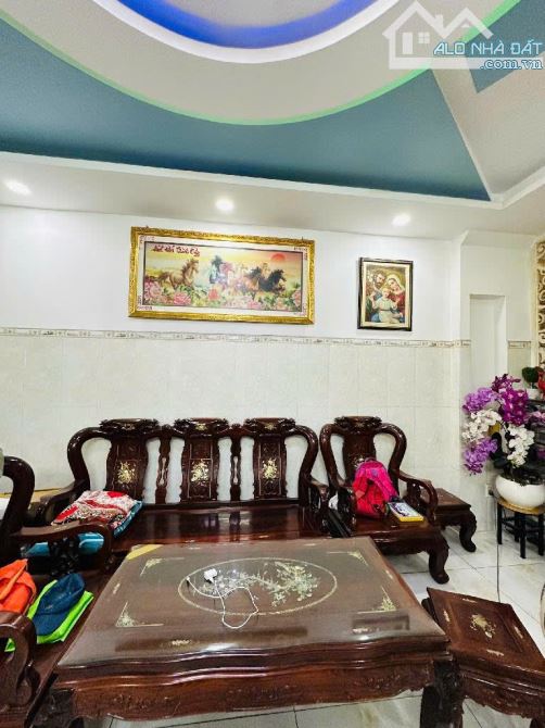 BÁN NHÀ MẶT TIỀN TRUNG TÂM TÂN BÌNH . 133M 5 TẦNG NGANG 5M.ĐANG CÓ DÒNG TIỀN ỔN ĐỊNH .17 T - 4