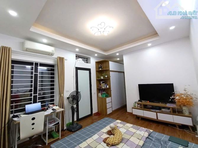Phải thật nhanh - Trần Khát Chân - 34M - Trước nhà rộng thoáng - Ở ngay - Nhỉnh 5 đồng. - 4