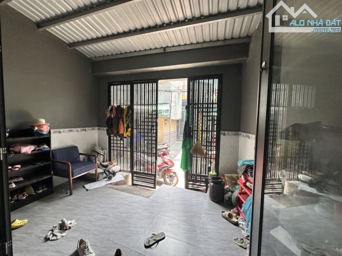 NHÀ 2 LẦU HẺM XE HƠI - VỊ TRÍ TRUNG TÂM - DIỆN TÍCH RỘNG - NHỈNH 5 TỶ - 4