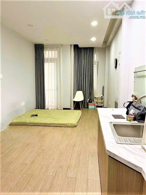 9 TỶ HƠN - NHÀ MỚI 4 TẦNG QUẬN 1 - SÁT MẶT TIỀN NGUYỄN TRÃI - XE HƠI ĐỖ CỬA - 3PN SIÊU ĐẸP - 4