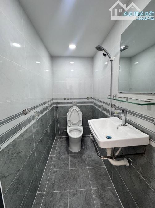 BÁN NHÀ 2 TẦNG - 2PN-2WC-NGUYỄN SỸ SÁCH-P15- TÂN BÌNH - GIÁ CHỈ NHỈNH 3 TỶ- DỌN VÀO Ở NGAY - 5