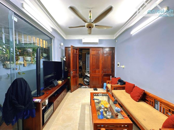 BÁN NHÀ HOÀNG HOA THÁM BA ĐÌNH DT: 45m2- 5tầng- Giá: 6.9tỷ 3 thoáng lô góc. - 5