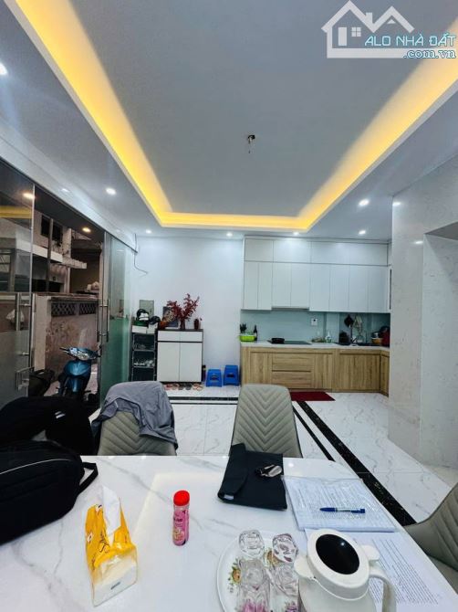 NGÃ TƯ TRƯƠNG ĐỊNH – 34M² – MT 5.5M – 5 TẦNG- THANG MÁY – NỘI THẤT  – CHỈ 8 Tỷ. - 5