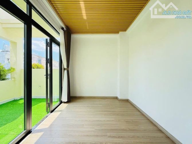 Đi nước ngoài định cư bán gấp nhà ở đường Nguyễn Thị Minh Khai, phường 2, quận 3, giá 2 tỷ - 6