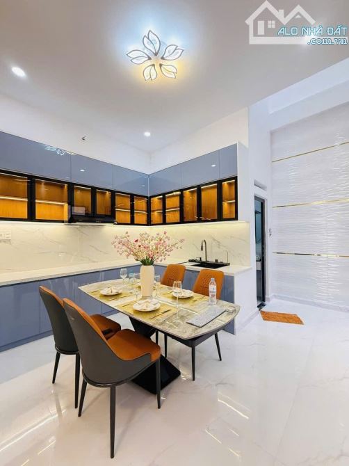Đi nước ngoài định cư bán gấp nhà ở đường Nguyễn Thị Minh Khai, phường 2, quận 3, giá 2 tỷ - 7