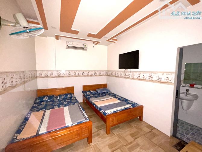 KHÁCH SẠN 5 LẦU – 21 PHÒNG – THU NHẬP 120 TRIỆU/THÁNG – MẶT TIỀN GÒ XOÀI GẦN LÔ TƯ - 8