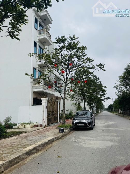 BÁN LÔ 81m2 Sổ đỏ Khu đô Thị Kỳ Đồng giá 2,9 TỈ gần TTTM