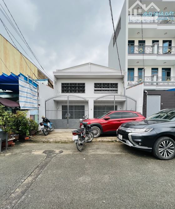 Bán Đất Tặng Nhà 2 Tầng Hương Lộ 2 Đường 20m 2 Sổ Riêng 8x20m Giá Tốt 10.5 Tỷ SHR