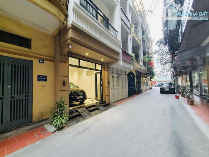 đường 800A, CÀU GIẤY OTO TRÁNH, THANG MÁY  6 TẦNG, 17,5 TỶ