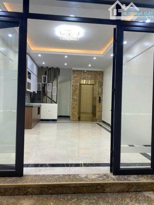 Bán nhà trung tâm Cầu Giấy 40m*6T thang máy giá 10.9tỷ