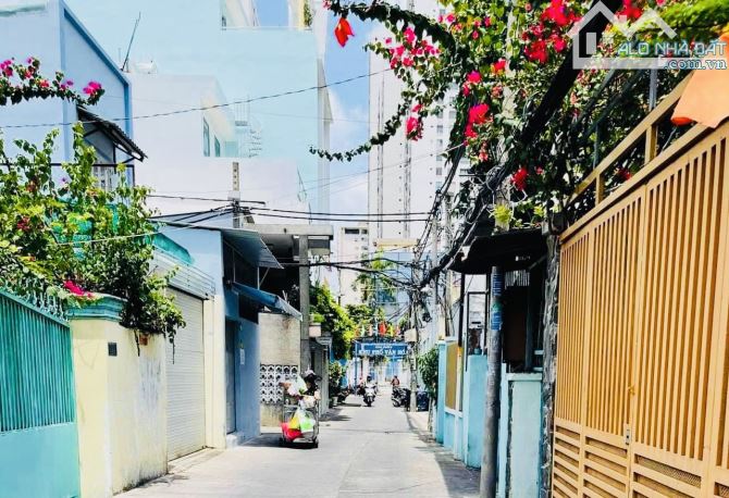 CỰC PHẨM 4 TẦNG NGUYỄN KHOÁI P2 Q4  MẶT TIỀN HẼM TO VỪA Ở VỪA K.DOANH XUNG QUANH HÀNG QUÁN