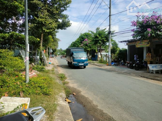 đất mặt tiền đường Nguyễn Du đoạn gần giếng nước, thuộc khóm 4 phường 8 thành phố Trà Vinh