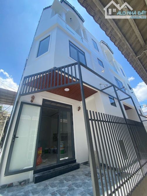 🏡 HOT :  NHÀ PHỐ GIÁ TỐT CHỈ HƠN 4 TỈ CÁCH KHU LIÊN HIỆP THỂ THAO ĐÀ LẠT CHỈ 20M