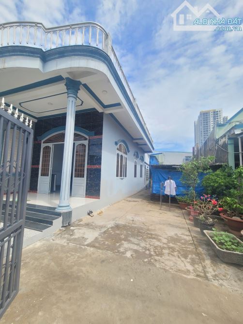 nhà cấp 4 Đúc 296m2 (10x30) 6ty5 TL cách đường D5 D8 chỉ 100m p.Bình An
