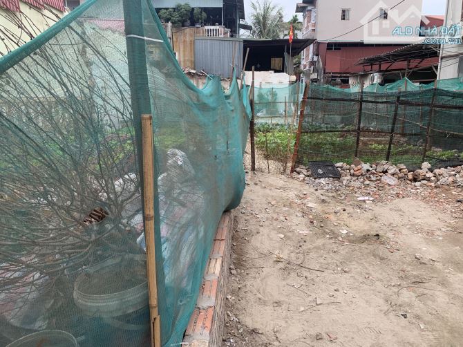 Bán gấp lô đất thổ cư 61,3m2 giá 2,45 tỷ mặt tiền 4,55m hậu 4,6m phường Hương Mạc