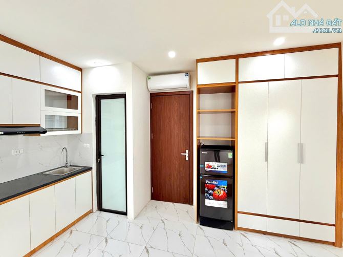 Tòa CCMN Trần Thái Tông, Cầu Giấy, ngõ thông ô tô đỗ cửa, 60m2, 17 phòng full giá 12.5 tỷ
