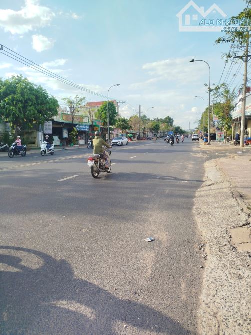 Bán nhà đất mặt tiền Nguyễn Văn Linh khu ( Quốc lộ 22B) phố 3 Thị Trấn Tân Biên