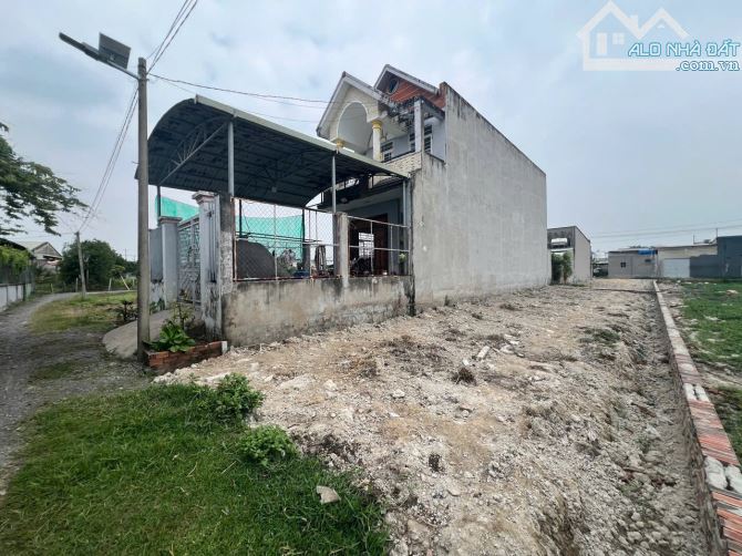 Bán đất Mỹ Hạnh Nam, 1 sẹc Tỉnh Lộ 824 vào 200m, 132m2 thổ cư Sổ Riêng giá bán 1ty190tr