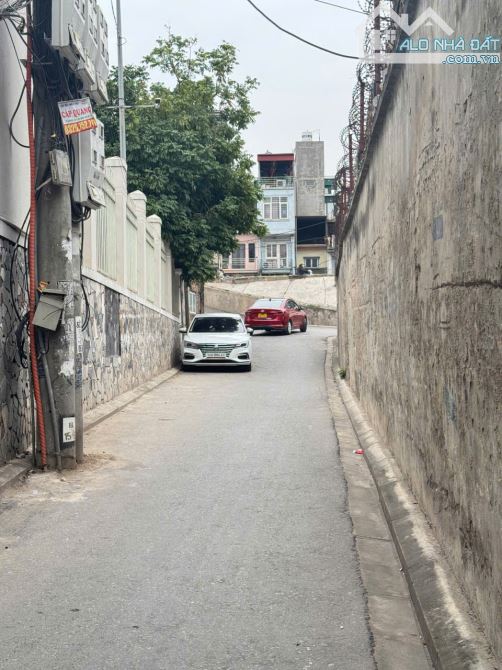 BÁN NHÀ LÔ GÓC 5 TẦNG NGUYỄN VĂN CỪ – VỊ TRÍ ĐẸP – GIÁ HƠN 5 TỎI , Ô TÔ ĐỖ CỬA