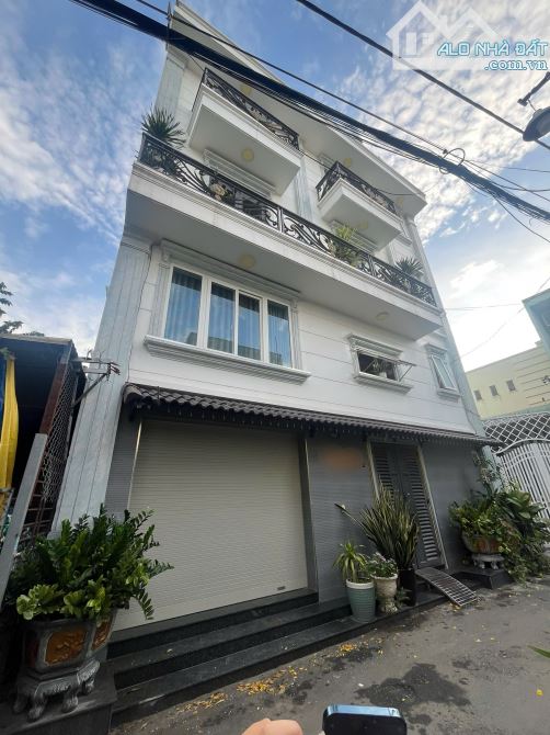 Cần bán căn đường rộng 6m TCH25 3 lầu DT 11x5 giá 5 tỷ 4 thương lượng.