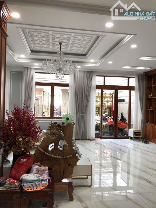 Cần Bán Biệt Thự Gỗ Đỏ 4 Tầng Mặt Tiền Đường 12 Hiệp Bình Chánh 120m2 Giá 17 Tỷ
