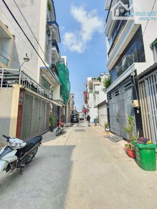 BÁN NHÀ ĐƯỜNG LÃ XUÂN OẢI,  MẶT TIỀN THÔNG THOÁNG, Ô TÔ ĐẬU CỬA, 80M2, 3PN, NHỈNH 5 TỶ - 3