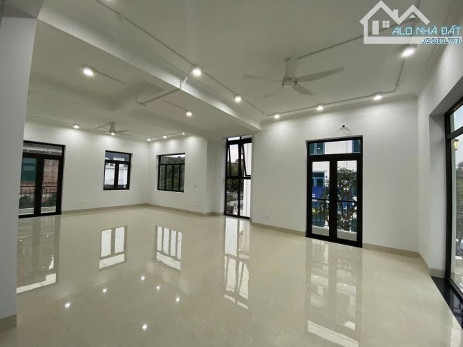 Cần bán toà văn phòng mặt phố Trần Vỹ, Q Cầu Giấy. DT 136m xây 8 nổi 1 hầm, mt 6,5m. 78 tỷ