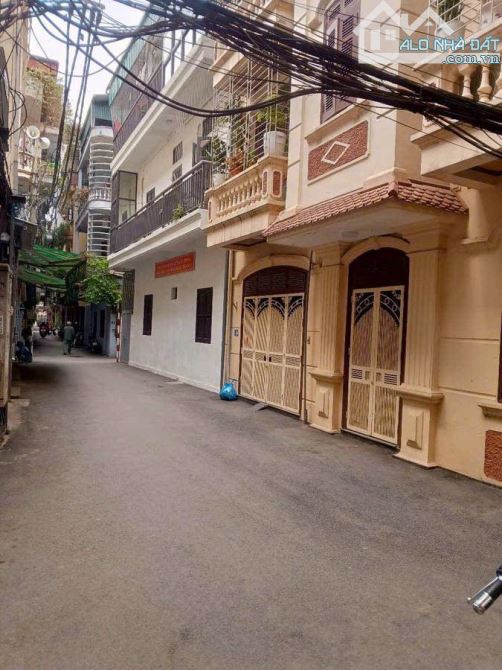 Cần bán gấp nhà phố Nguyễn Viết Xuân,nhà mặt ngõ rộng,gần phố,gần ô tô,khu vực dân trí cao