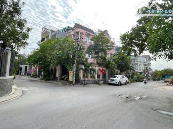 BÁN NHÀ 2MT GẦN VINCOM LÊ VĂN VIỆT, ĐÌNH PHONG PHÚ, HẺM THÔNG XE HƠI TỚI NHÀ, 2 TẦNG BTCT